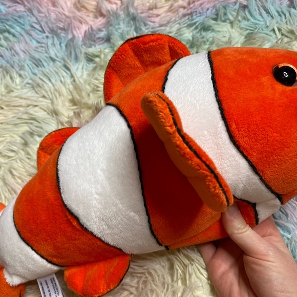 Clown fish plush toy - Picture 5 of 8